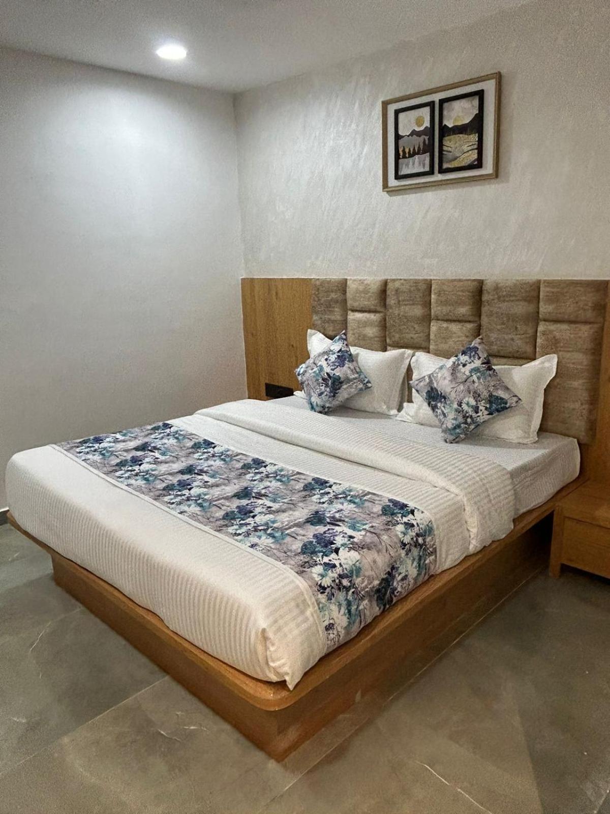 Hotel M Grand Ahmedabad Exterior photo
